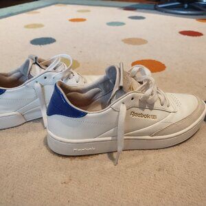 Reebok sneakers in size 7